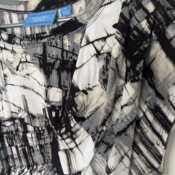 Simply Vera wang top grey white black cream pattern Rutched on one side at top - Picture 4 of 5
